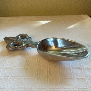Aluminum Fleur de Lis scoop